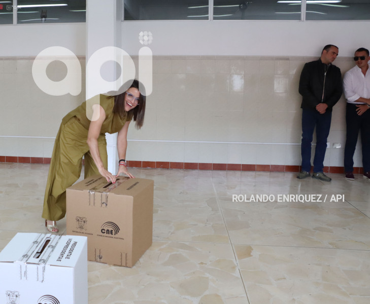 UIO ELECCIONES 2025 VOTO MARIA JOSE PINTO