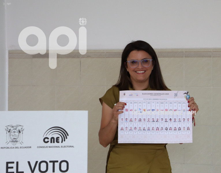 UIO ELECCIONES 2025 VOTO MARIA JOSE PINTO