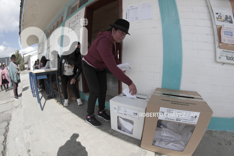 CHONE-ELECCIONES 2025 VOTO IZA