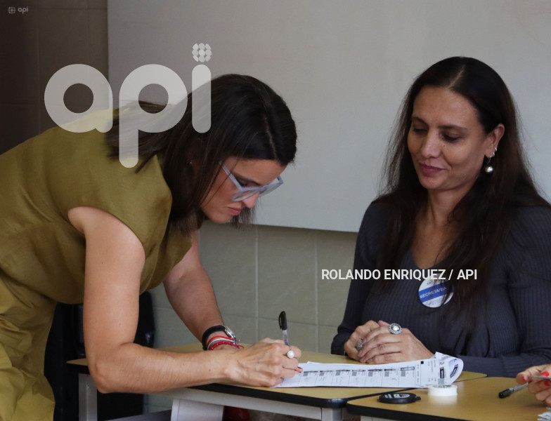 UIO ELECCIONES 2025 VOTO MARIA JOSE PINTO
