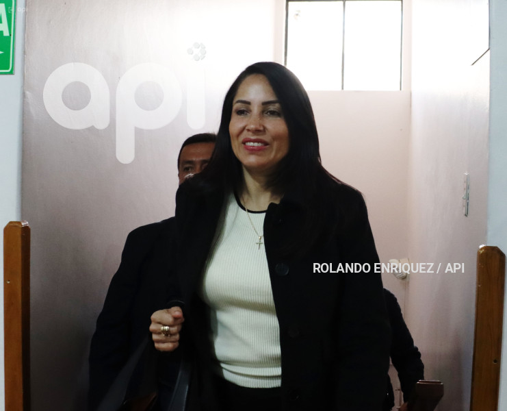 LUISA GONZALAEZ RADIO PICHINCHA