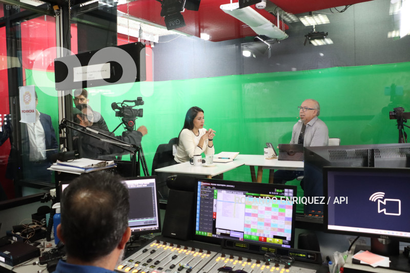 LUISA GONZALAEZ RADIO PICHINCHA