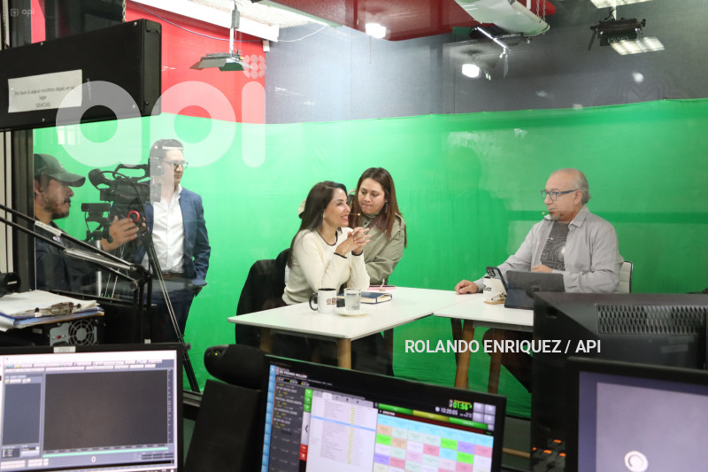 LUISA GONZALAEZ RADIO PICHINCHA