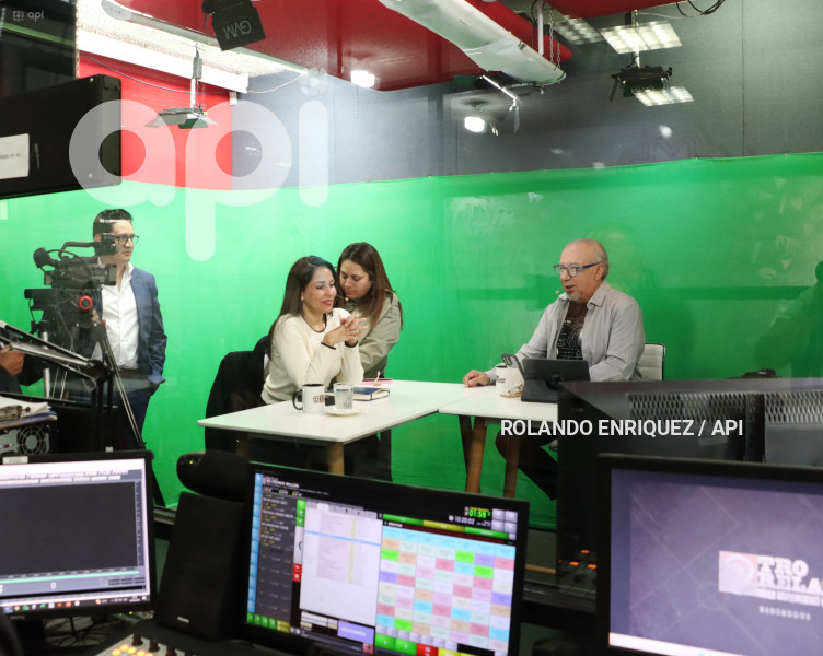 LUISA GONZALAEZ RADIO PICHINCHA