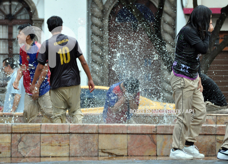 CUENCA-CARNAVAL ANTICIPADO-ESTUDIANTES