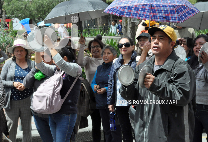 CUENCA-PROTESTA-PROVEEDORES CONTRA GOBIERNO
