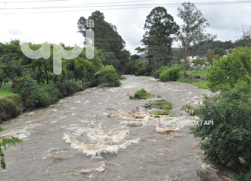 CUENCA-CAUDAL RIO YANUNCAY