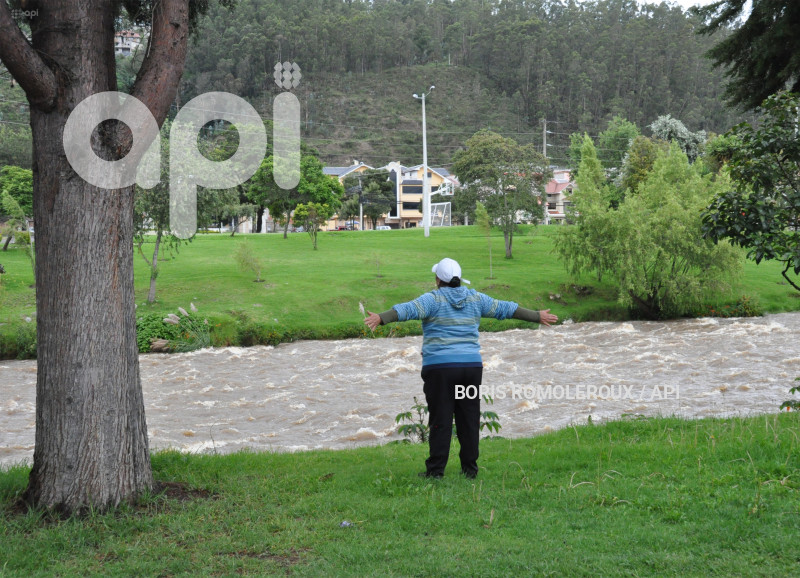 CUENCA-CAUDAL RIO YANUNCAY