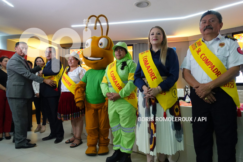 CUENCA-PRESENTACION COMPADRES DE CARNAVAL