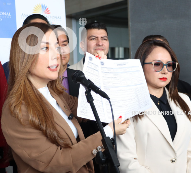 RUEDA PRENSA ADN