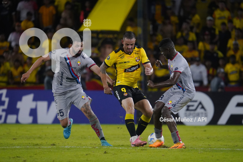FBL-LIBERTADORES-BARCELONA-NACIONAL