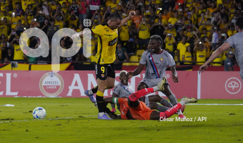 FBL-LIBERTADORES-BARCELONA-NACIONAL