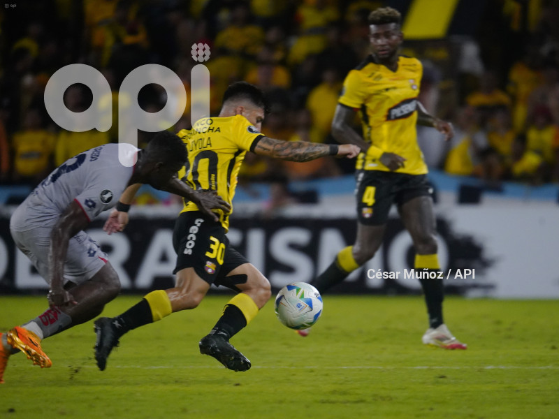 FBL-LIBERTADORES-BARCELONA-NACIONAL