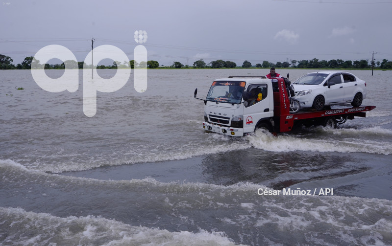 GYE-INUNDACIONES GRUAS