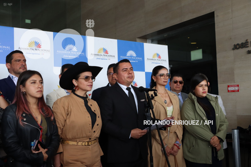 RUEDA DE PRENSA REVOLUCION CIUDADANA CHALECOS ANTIBALAS