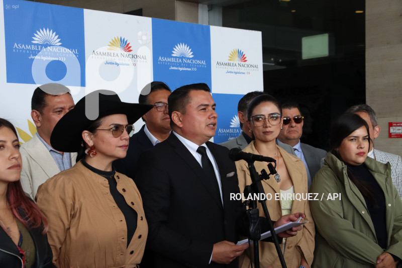 RUEDA DE PRENSA REVOLUCION CIUDADANA CHALECOS ANTIBALAS