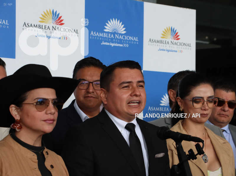RUEDA DE PRENSA REVOLUCION CIUDADANA CHALECOS ANTIBALAS
