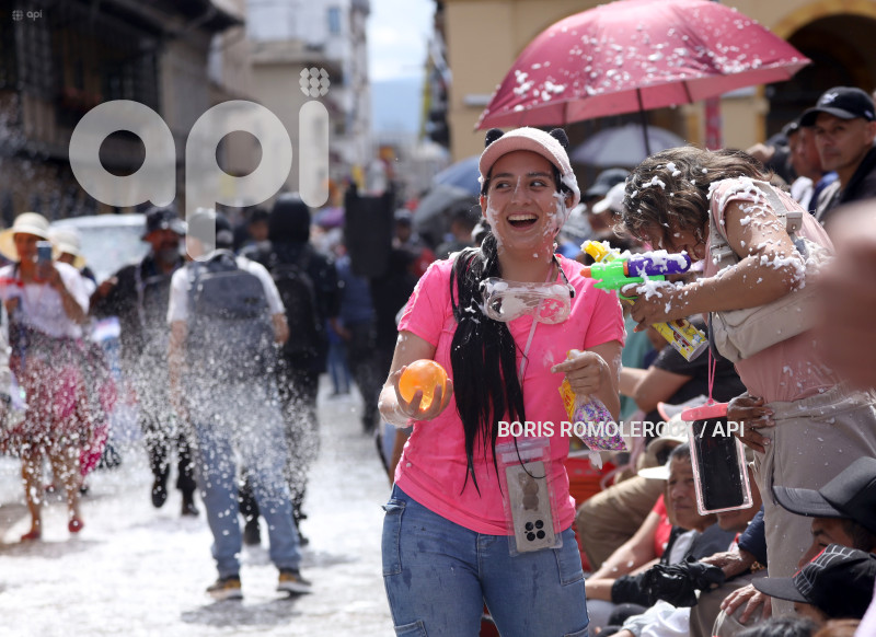 CUENCA-DESFILE CARNAVAL-CUATRO RIOS