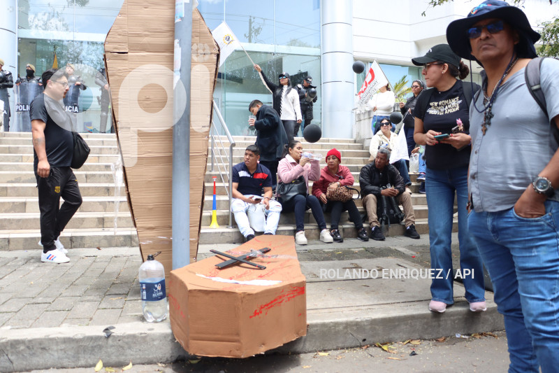 PLANTON TRABAJADORES CNEL