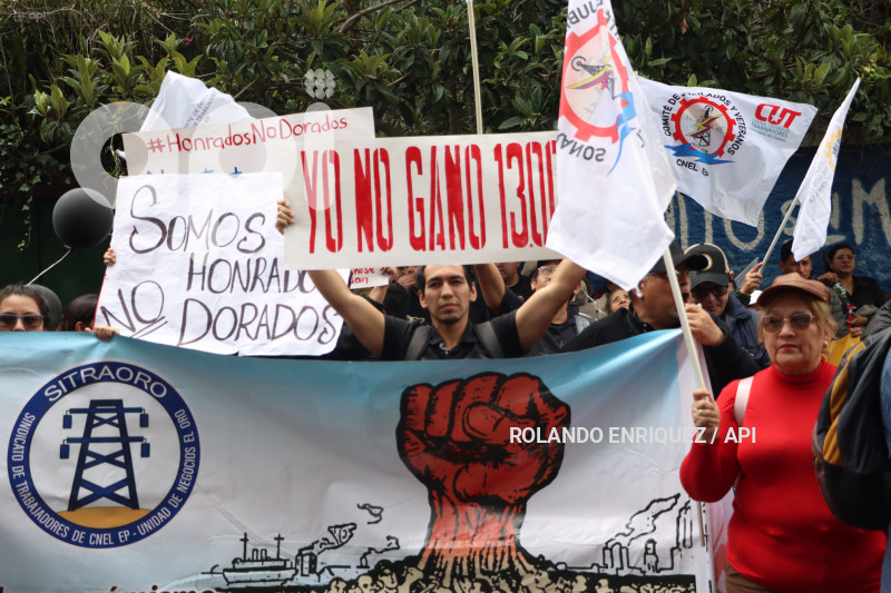 PLANTON TRABAJADORES CNEL