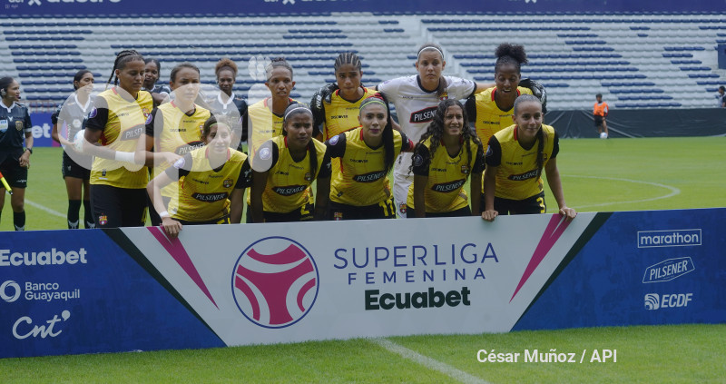FBL-SUPERLIGA-EMELEC-BARCELONA