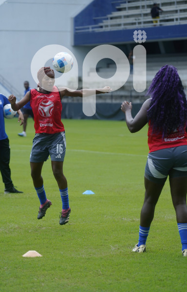 FBL-SUPERLIGA-EMELEC-BARCELONA