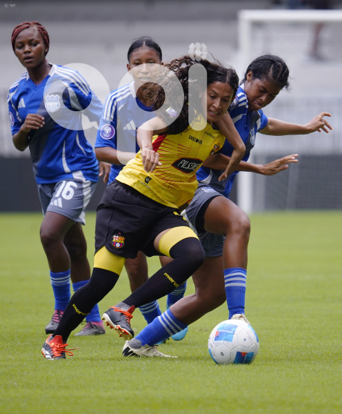 FBL-SUPERLIGA-EMELEC-BARCELONA