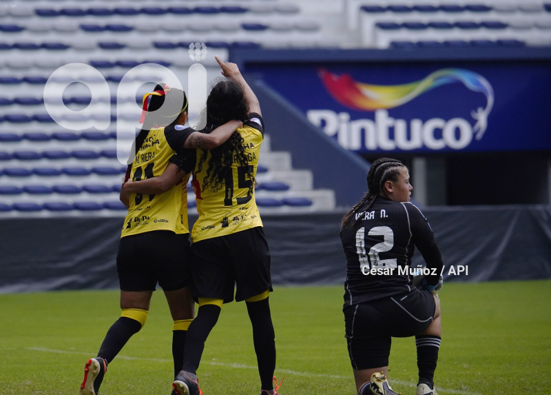 FBL-SUPERLIGA-EMELEC-BARCELONA