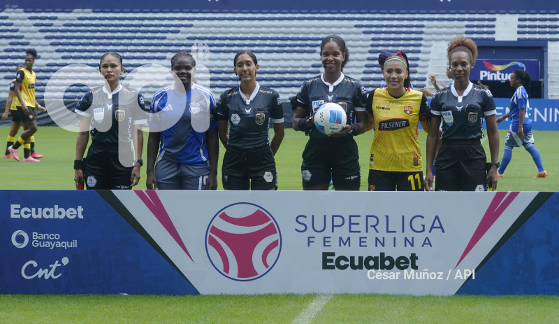 FBL-SUPERLIGA-EMELEC-BARCELONA