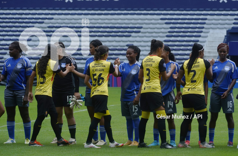 FBL-SUPERLIGA-EMELEC-BARCELONA