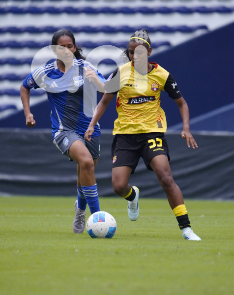 FBL-SUPERLIGA-EMELEC-BARCELONA