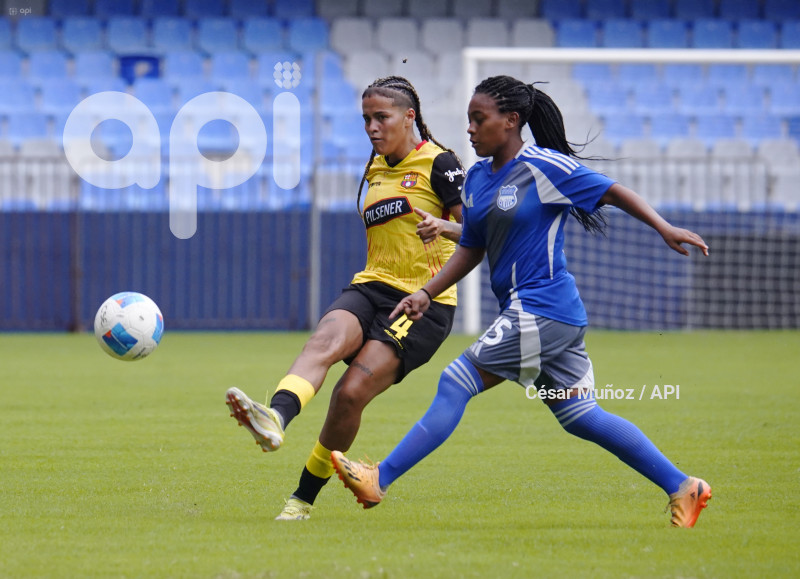 FBL-SUPERLIGA-EMELEC-BARCELONA
