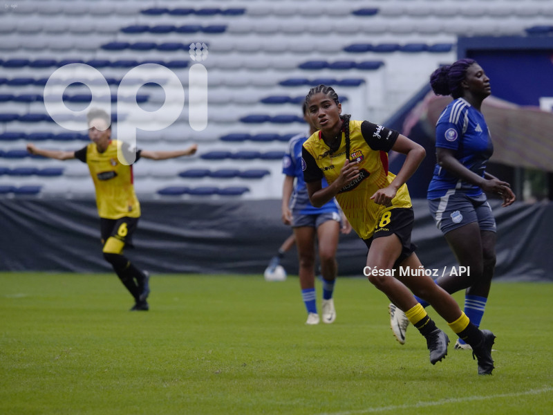 FBL-SUPERLIGA-EMELEC-BARCELONA