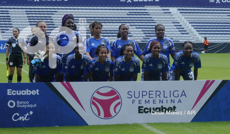FBL-SUPERLIGA-EMELEC-BARCELONA
