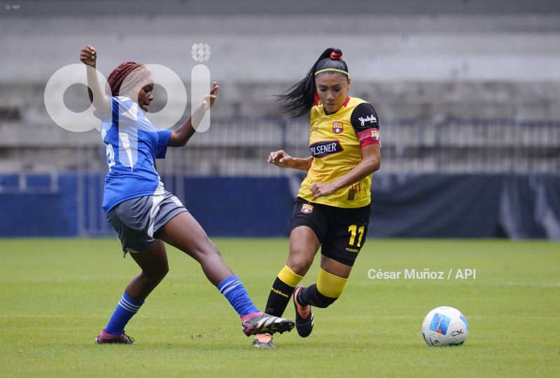 FBL-SUPERLIGA-EMELEC-BARCELONA