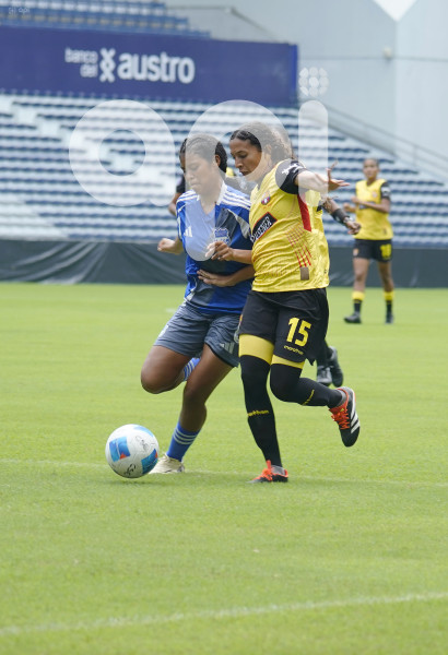 FBL-SUPERLIGA-EMELEC-BARCELONA