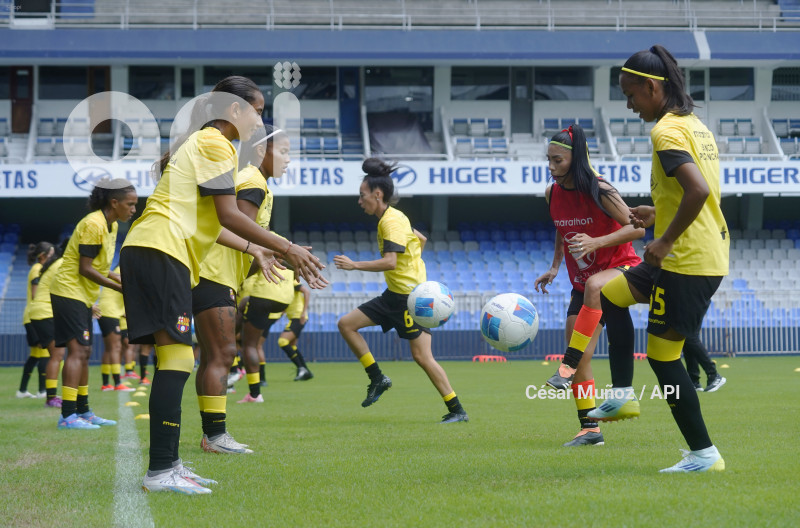 FBL-SUPERLIGA-EMELEC-BARCELONA
