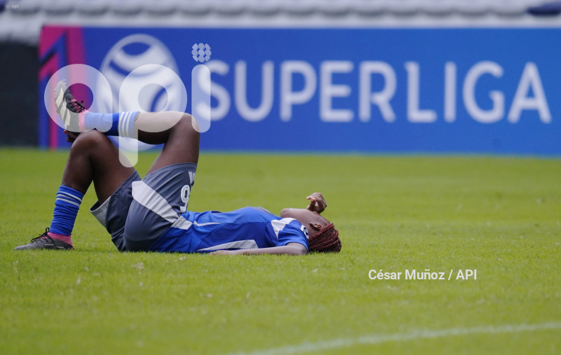FBL-SUPERLIGA-EMELEC-BARCELONA