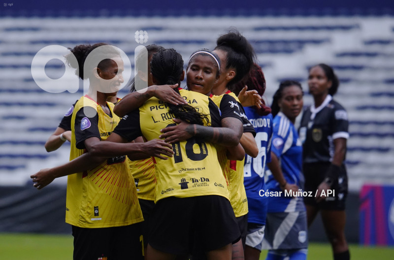 FBL-SUPERLIGA-EMELEC-BARCELONA