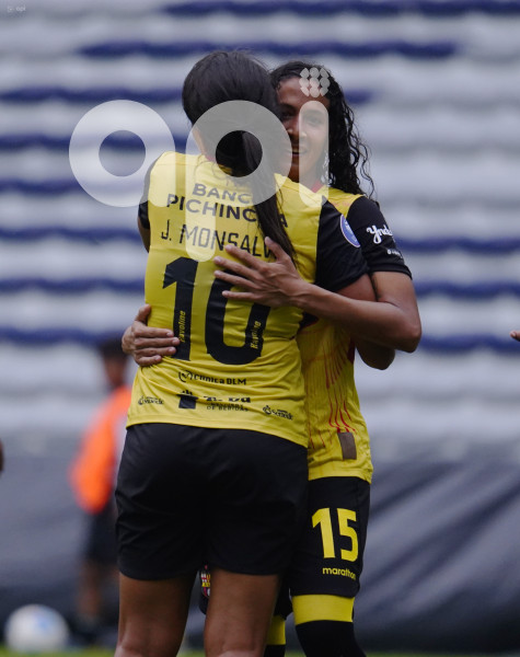FBL-SUPERLIGA-EMELEC-BARCELONA