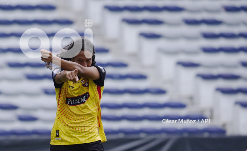 FBL-SUPERLIGA-EMELEC-BARCELONA