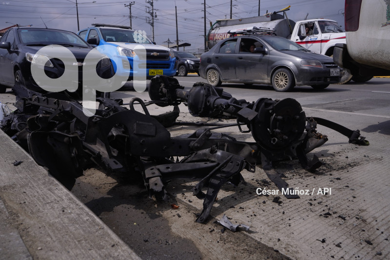 GYE-EXPLOSION CARROS PENI