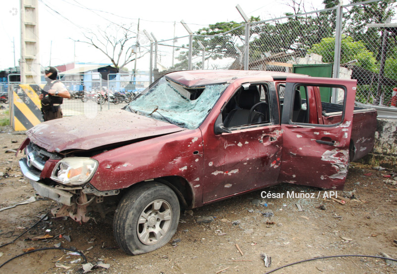 GYE-EXPLOSION CARROS PENI
