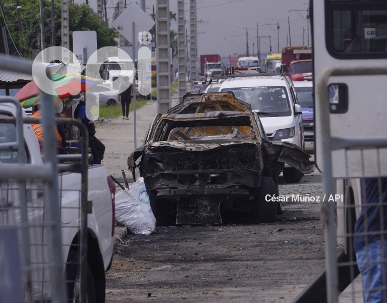 GYE-EXPLOSION CARROS PENI