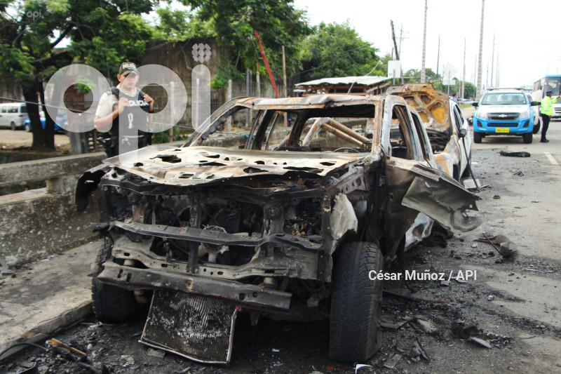 GYE-EXPLOSION CARROS PENI