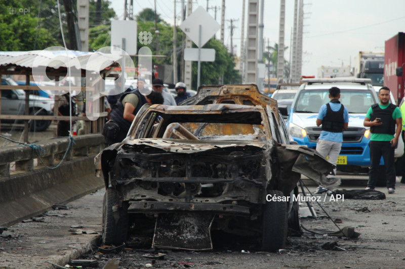 GYE-EXPLOSION CARROS PENI