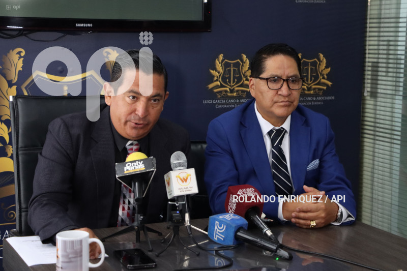 DENUNCIA EN CONTRA DE LEONIDAS IZA