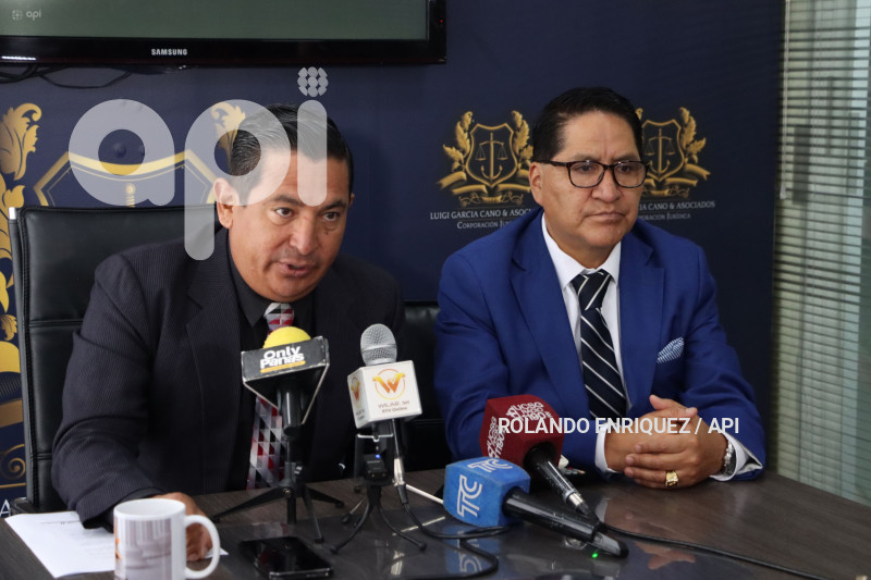 DENUNCIA EN CONTRA DE LEONIDAS IZA