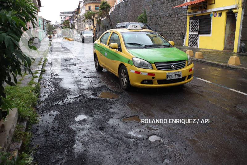 LLUVIA Y BACHES QUITO