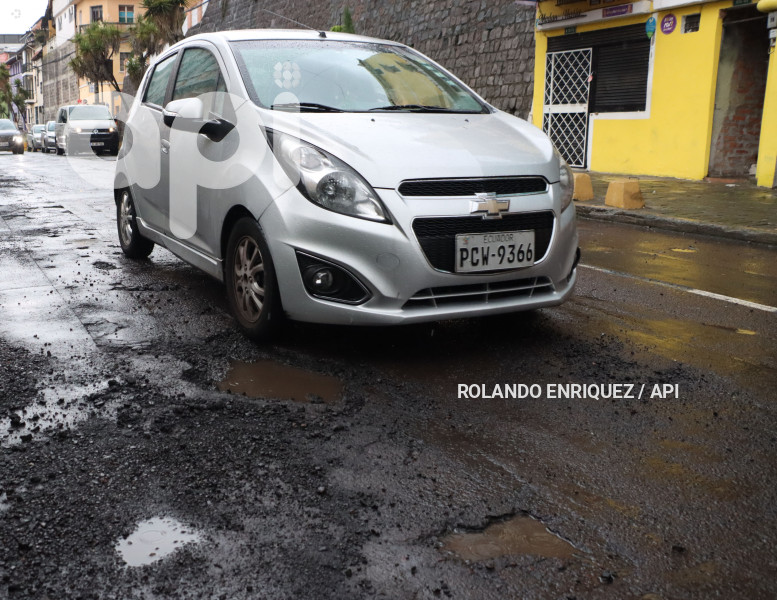 LLUVIA Y BACHES QUITO